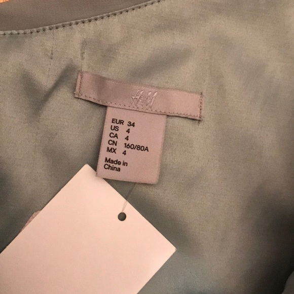 Never worn evening gown - Picture 3 of 4